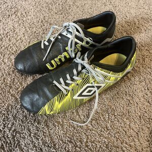UMBRO Men's Club 01 Black and Yellow FG Soccer Cleats Shoes Size 7.5